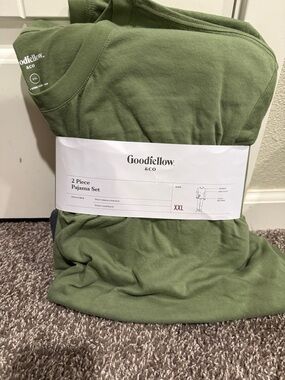 Goodfellow & Co Olive Green & Gray Pajama Set